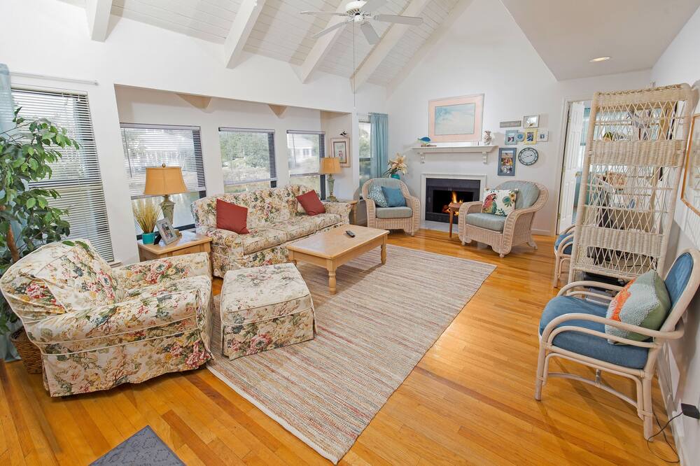Photo of Livingroom in Litchfield by the Sea