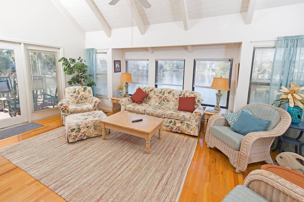 Photo of Livingroom in Litchfield by the Sea