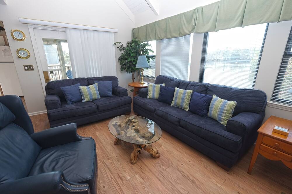 Photo of Livingroom in Litchfield by the Sea