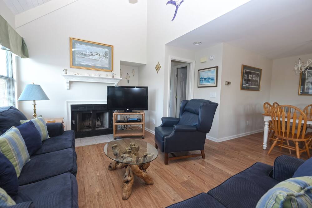 Photo of Livingroom in Litchfield by the Sea