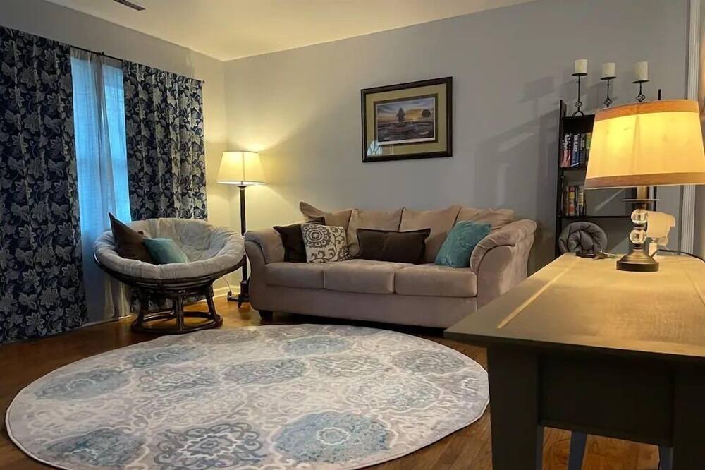 Photo of Livingroom in West Ashley