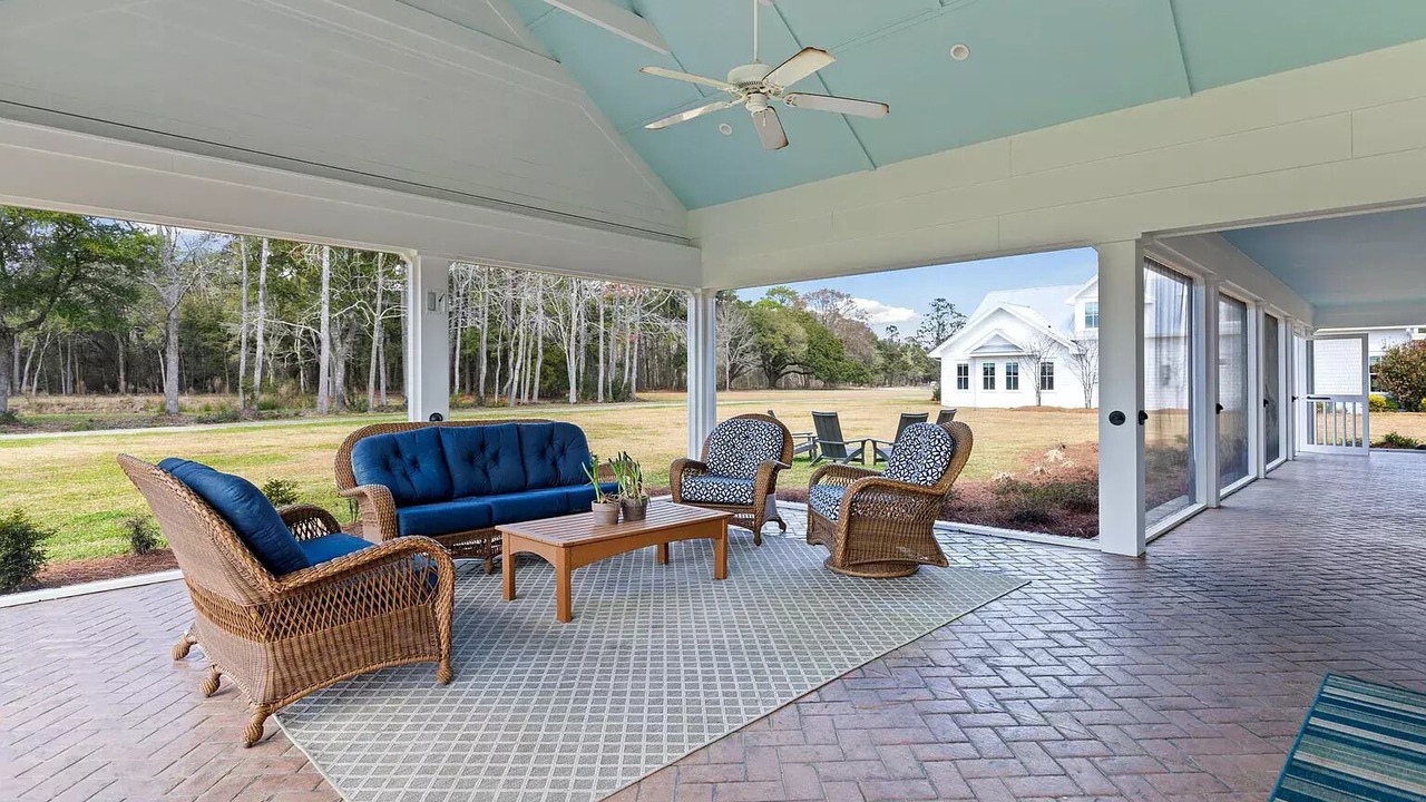 Photo of Patio Balcony in Debordieu Colony