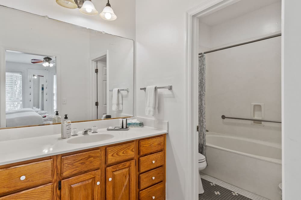 Photo of Bathroom in Melrose on the Beach