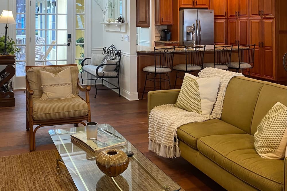 Photo of Livingroom in Melrose on the Beach