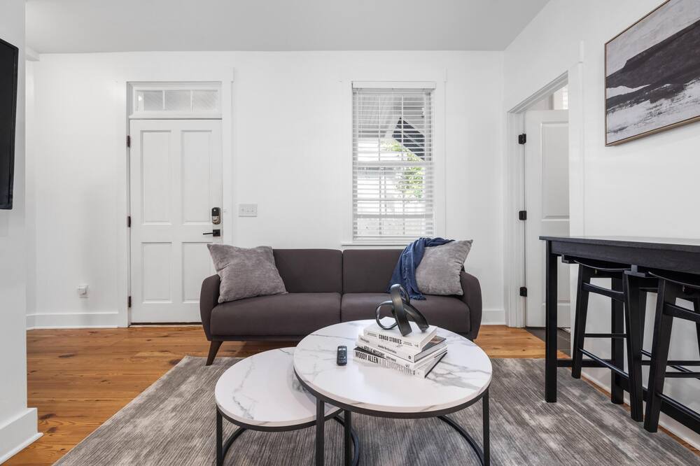 Photo of Livingroom in Downtown Charleston