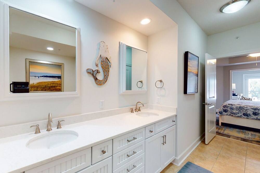 Photo of Bathroom in Shelter Cove
