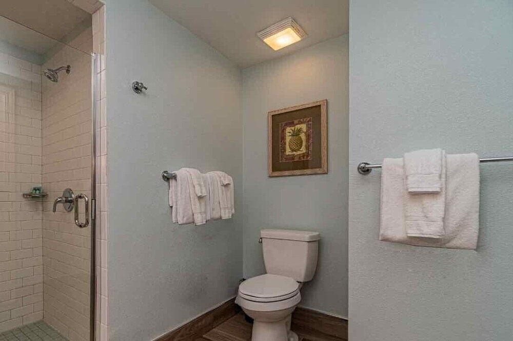 Photo of Bathroom in Arcadian Shores