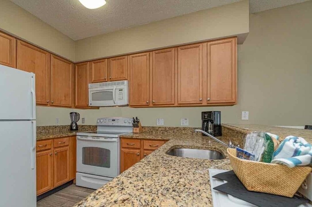Photo of Kitchen in Arcadian Shores