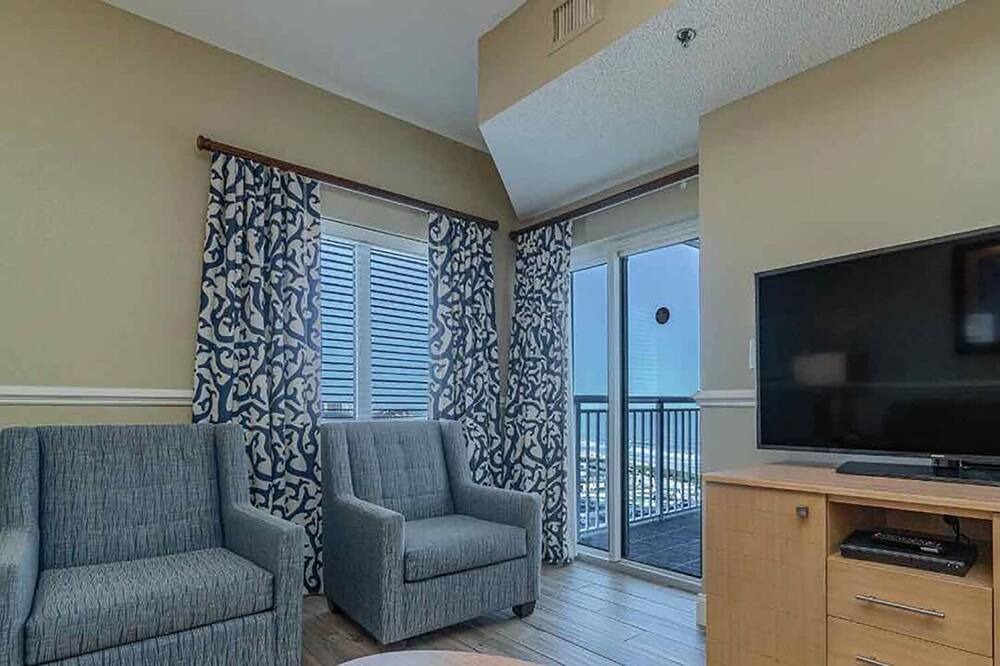 Photo of Livingroom in Arcadian Shores