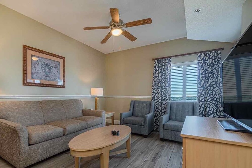 Photo of Livingroom in Arcadian Shores