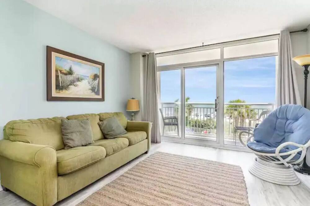 Photo of Livingroom in Atlantic Beach