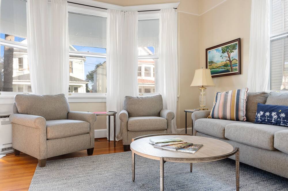Photo of Livingroom in South of Broad