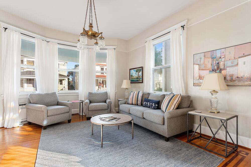 Photo of Livingroom in South of Broad