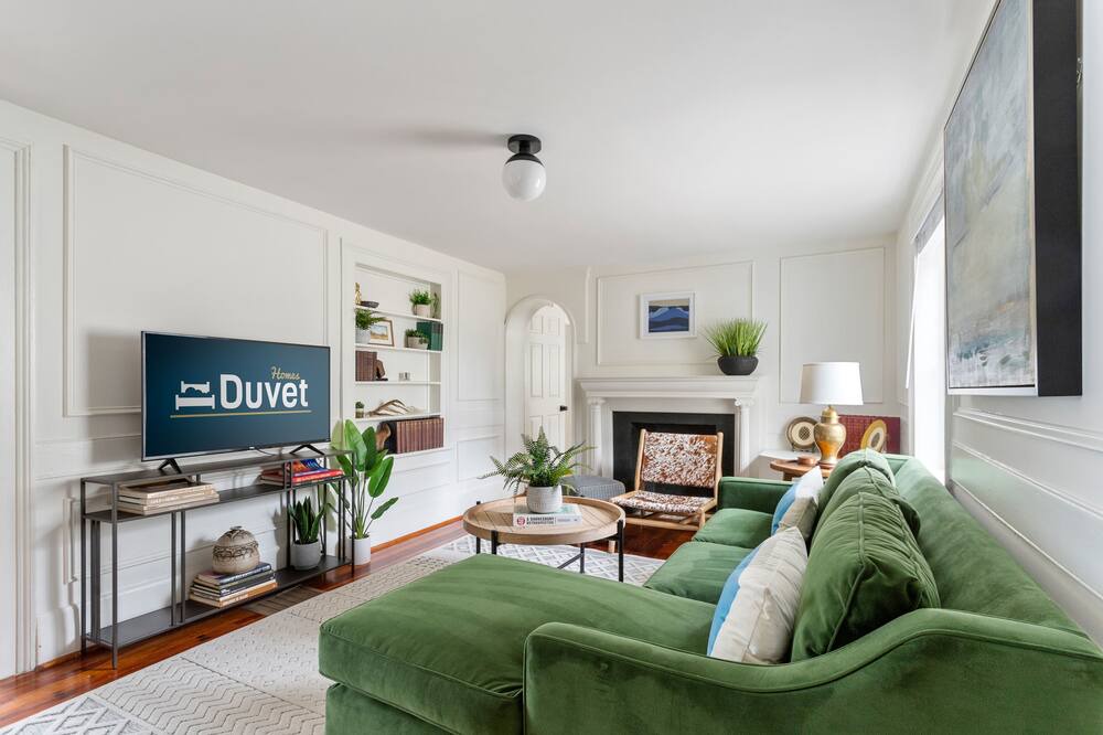 Photo of Livingroom in Downtown Charleston