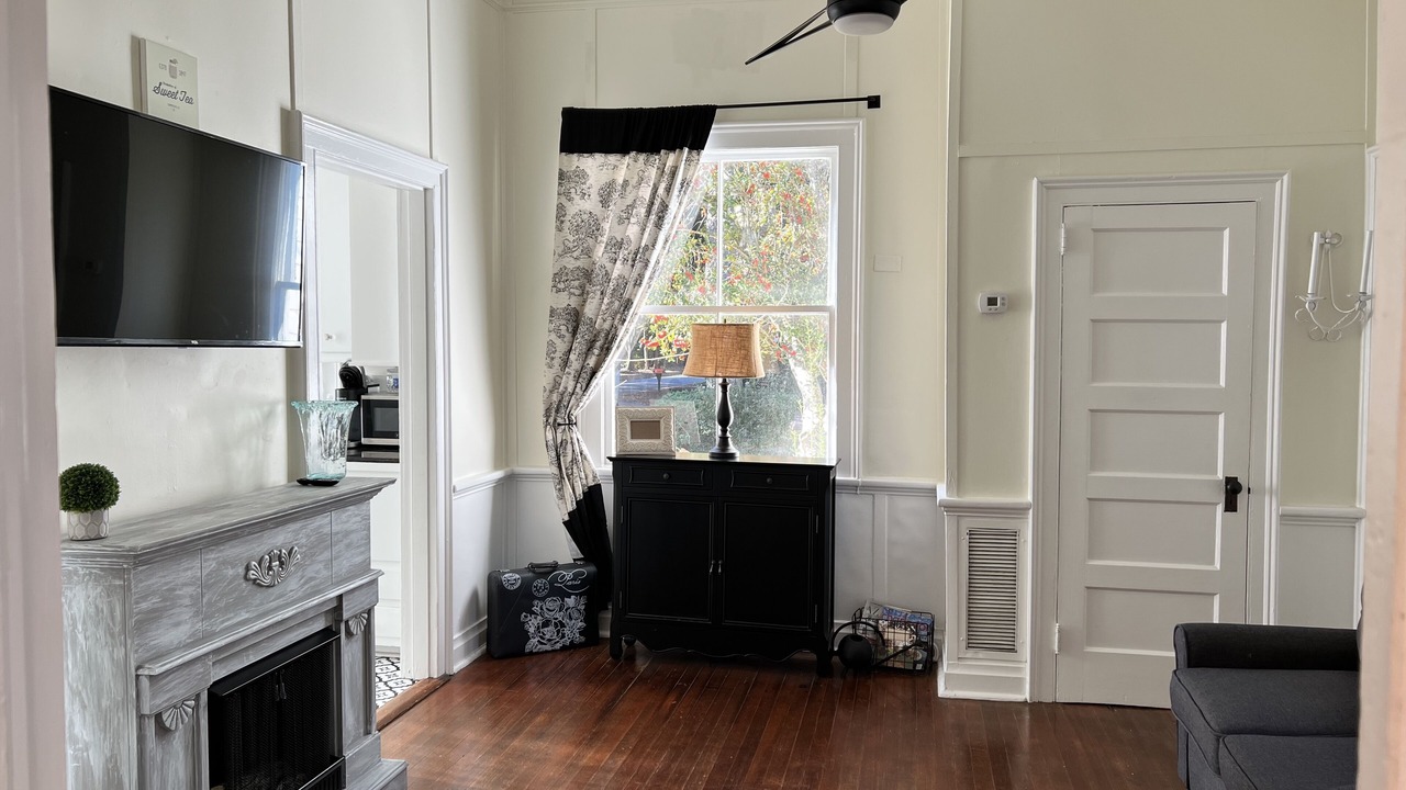 Photo of Livingroom in Summerville Historic District