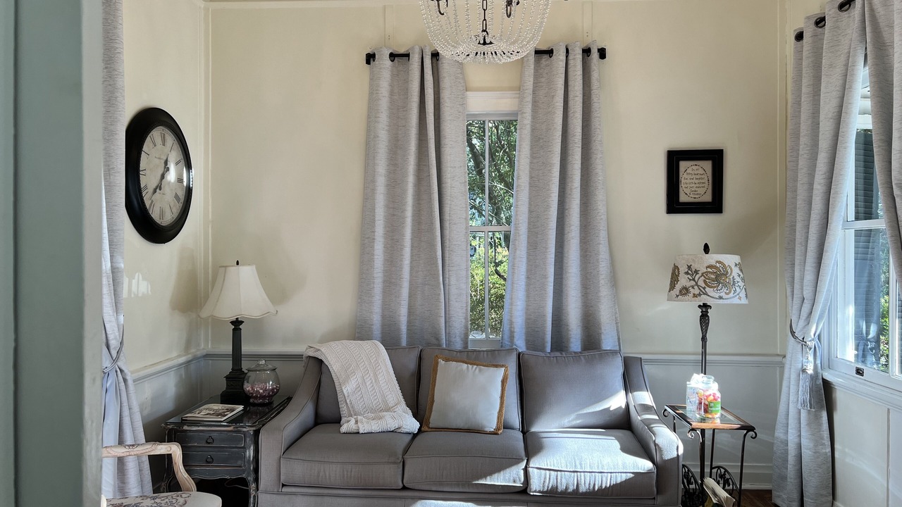 Photo of Livingroom in Summerville Historic District