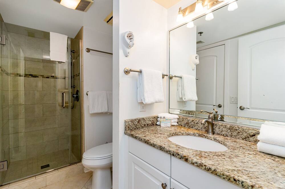 Photo of Bathroom in Arcadian Shores