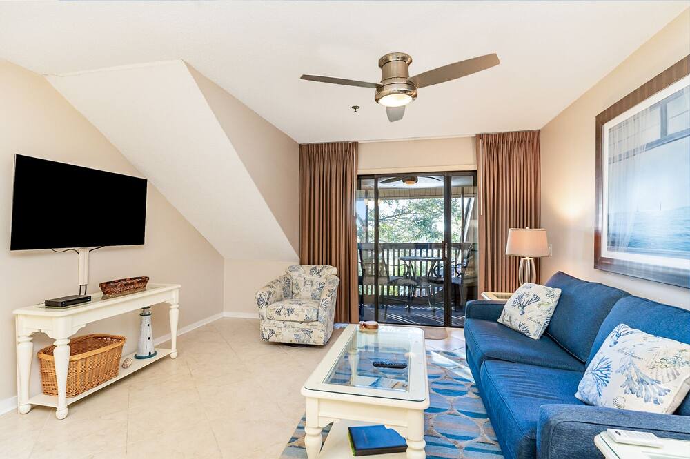 Photo of Livingroom in Arcadian Shores