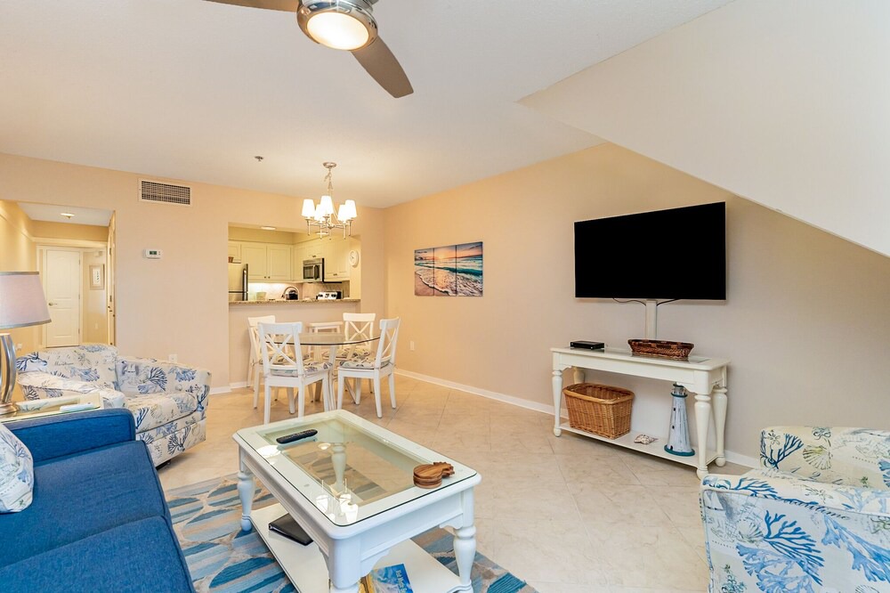 Photo of Bedroom in Arcadian Shores