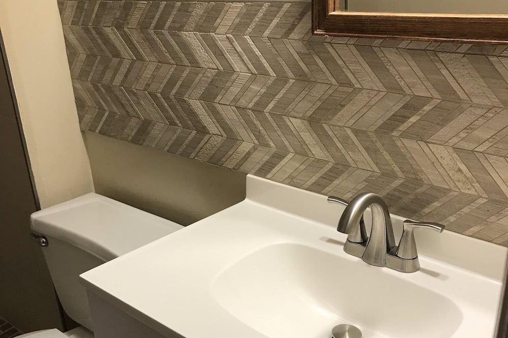Photo of Bathroom in Huntcliff