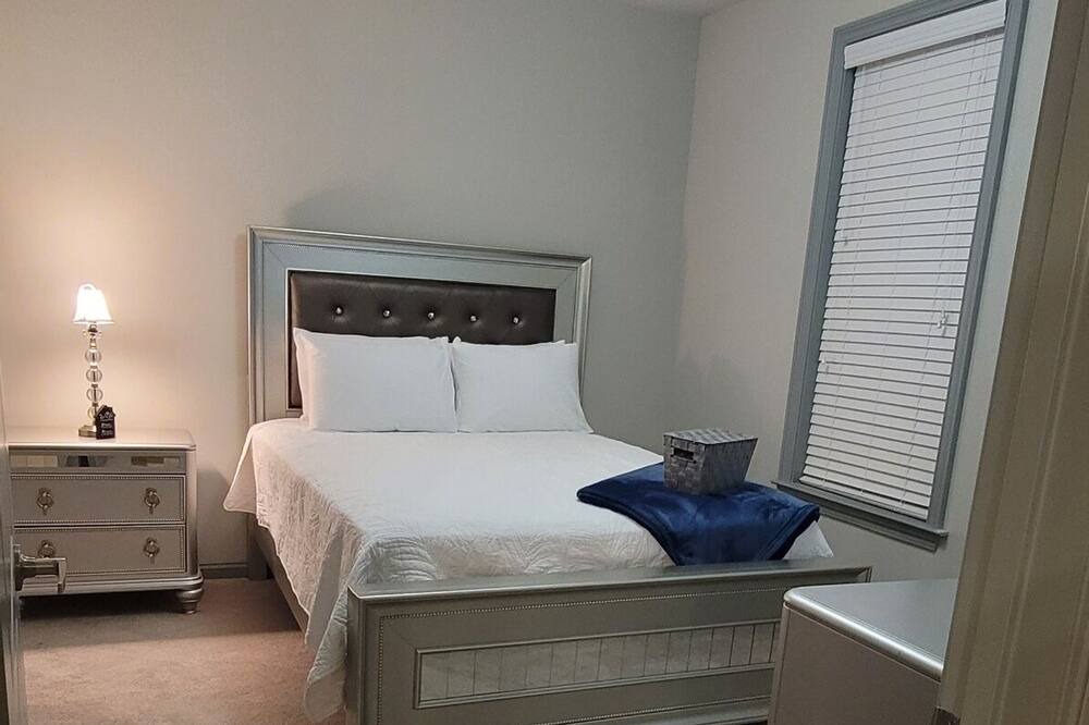 Photo of Bedroom in Downtown Charleston
