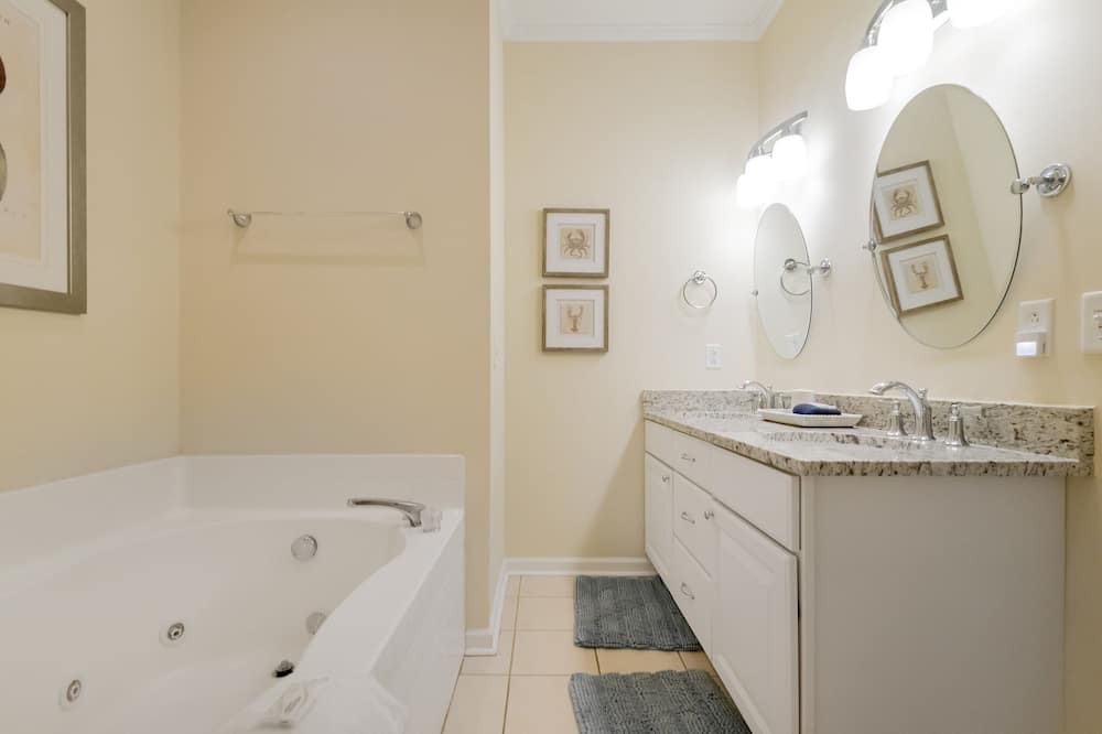 Photo of Bathroom in Waters Edge