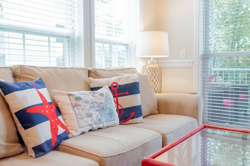 Photo of Livingroom in Waters Edge