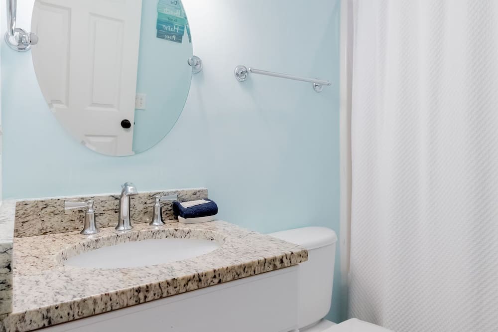 Photo of Bathroom in Waters Edge