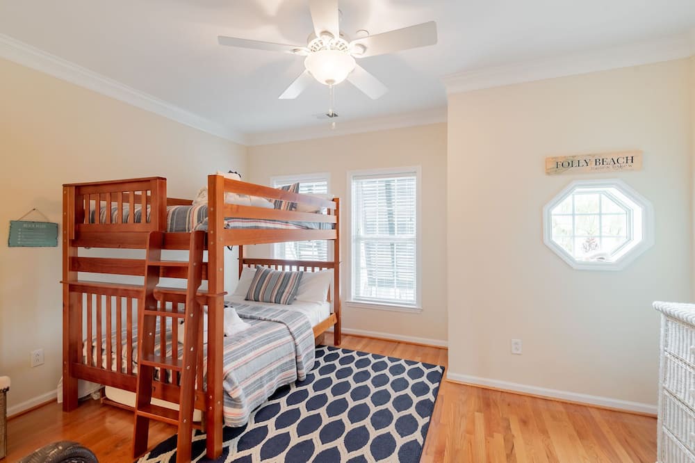 Photo of Bedroom in Waters Edge