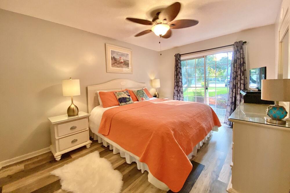 Photo of Bedroom in Arcadian Shores