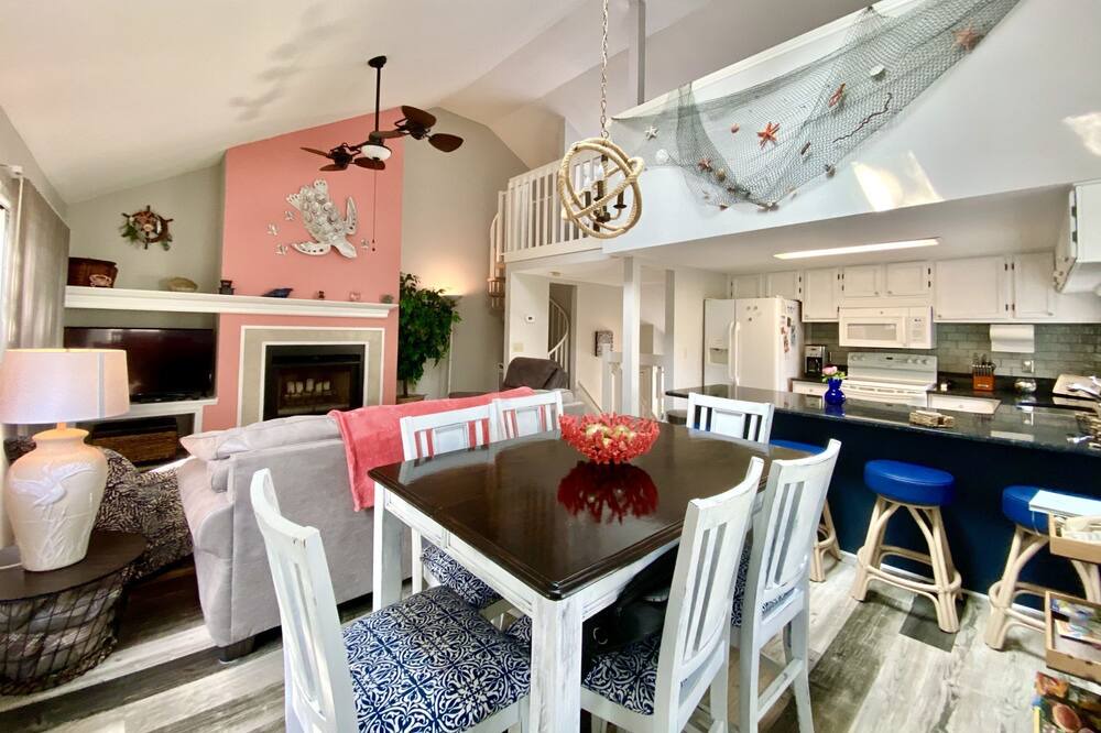 Photo of Kitchen in Arcadian Shores