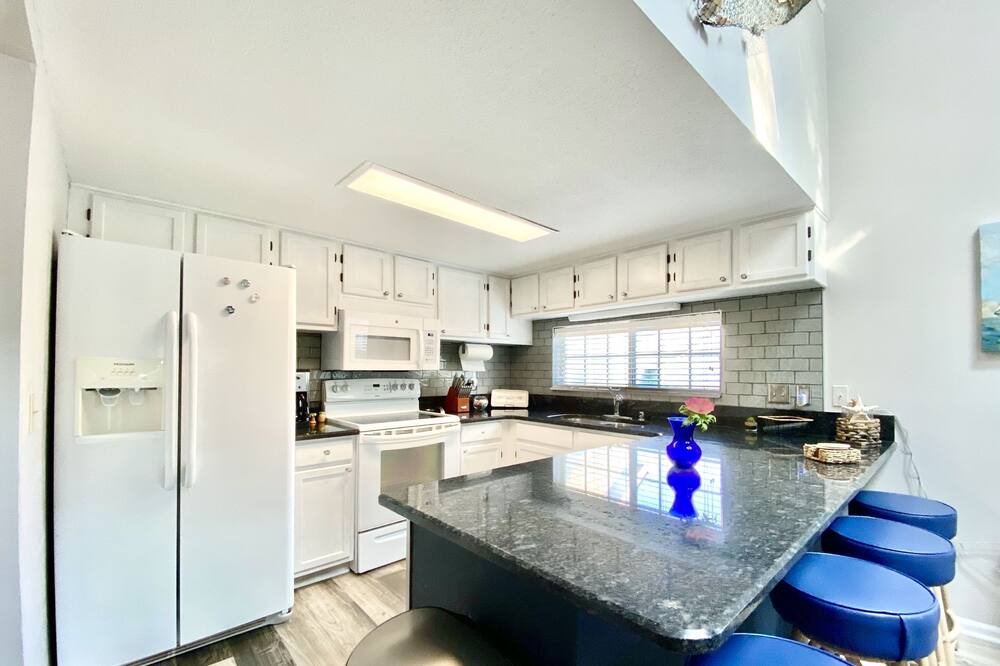 Photo of Kitchen in Arcadian Shores
