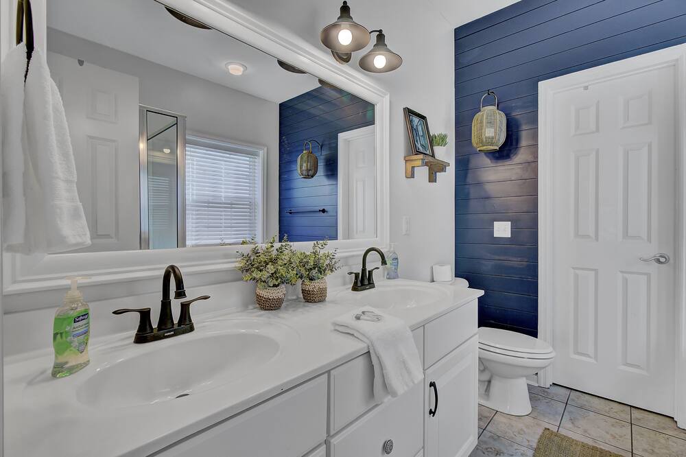 Photo of Bathroom in Waters Edge