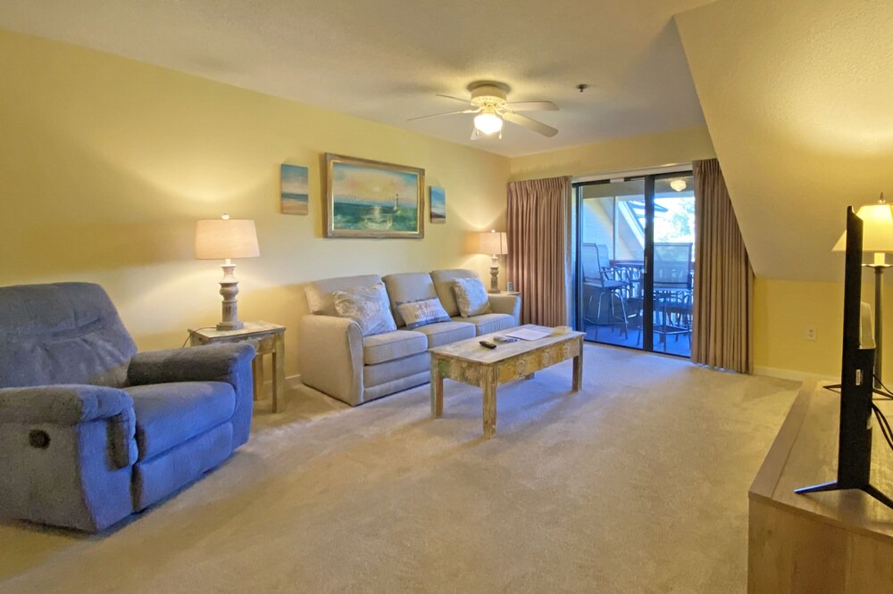 Photo of Livingroom in Arcadian Shores