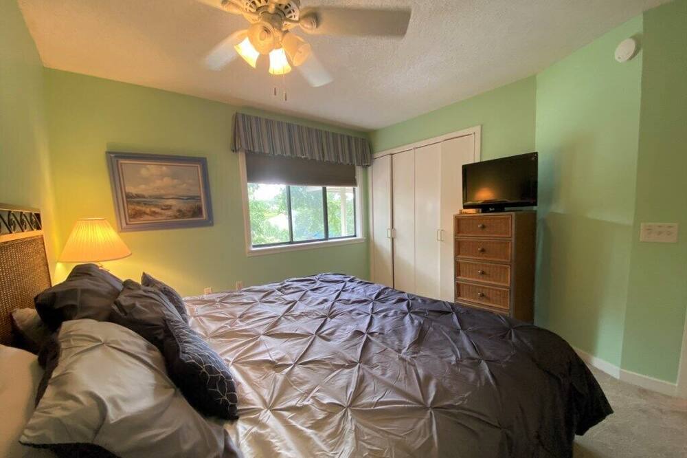 Photo of Bedroom in Arcadian Shores
