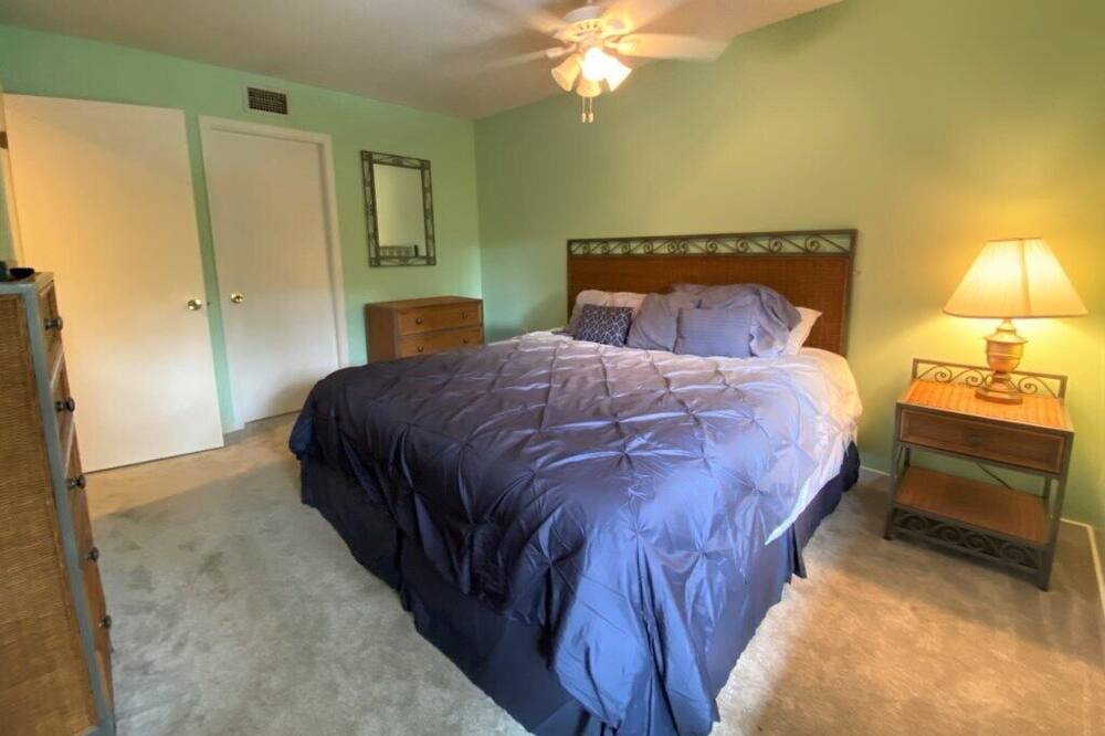 Photo of Bedroom in Arcadian Shores