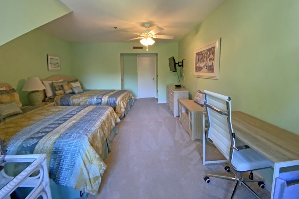 Photo of Bedroom in Arcadian Shores