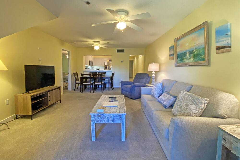Photo of Livingroom in Arcadian Shores