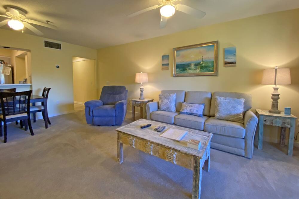 Photo of Livingroom in Arcadian Shores
