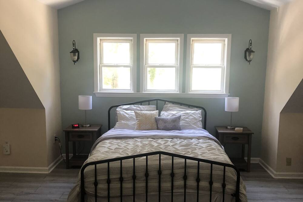 Photo of Bedroom in Summerville Historic District