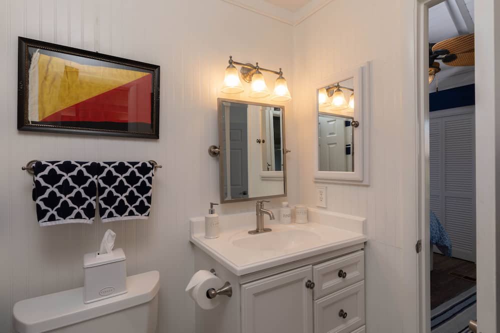 Photo of Bathroom in Sealoft Villas