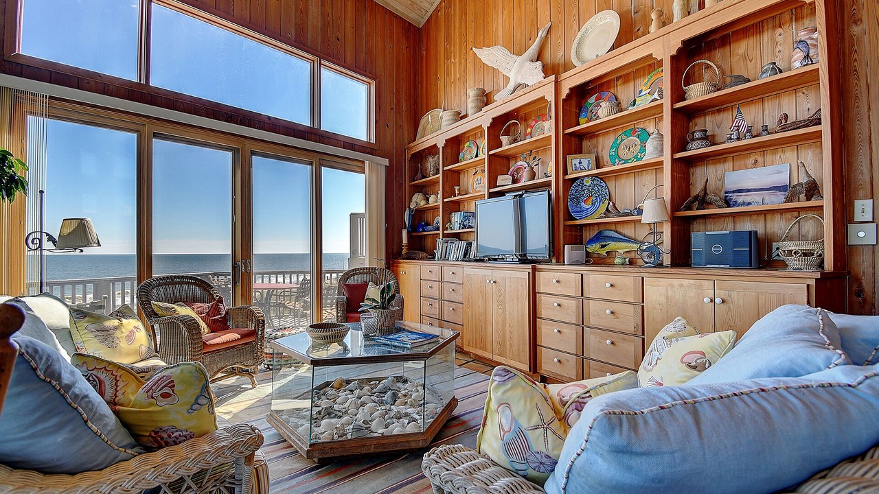 Photo of Livingroom in Debordieu Colony