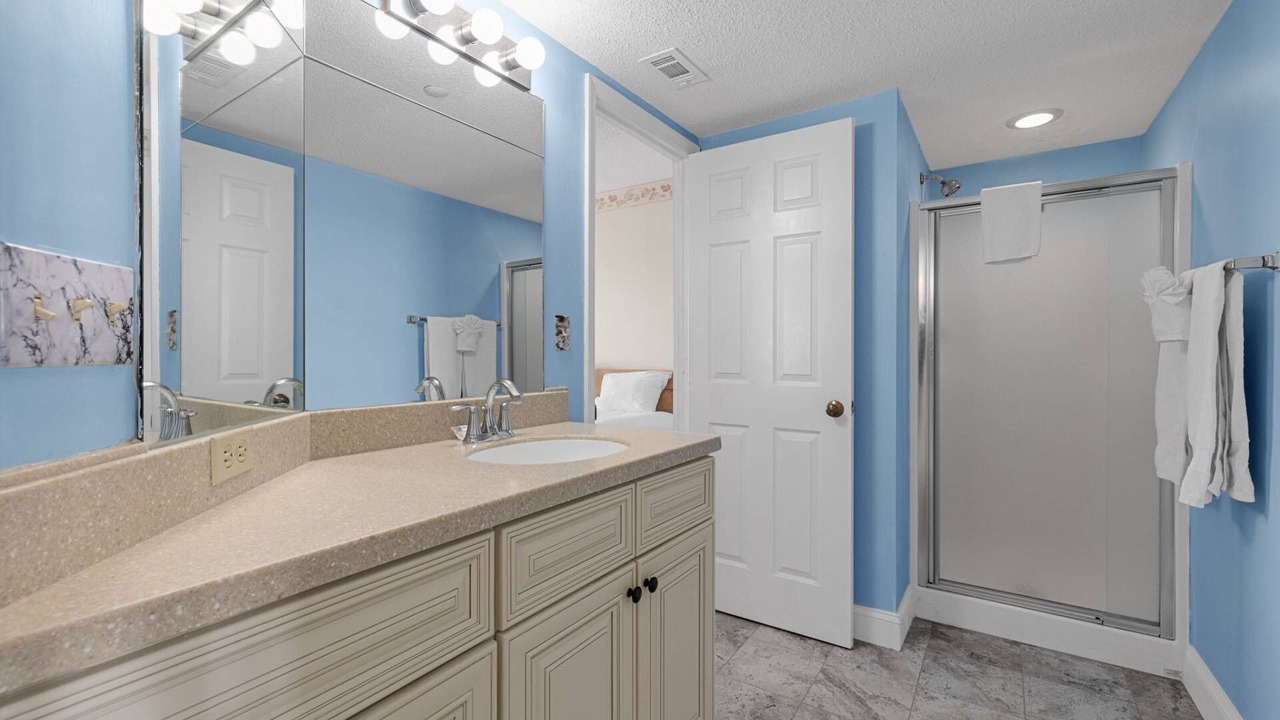 Photo of Bathroom in Garden City