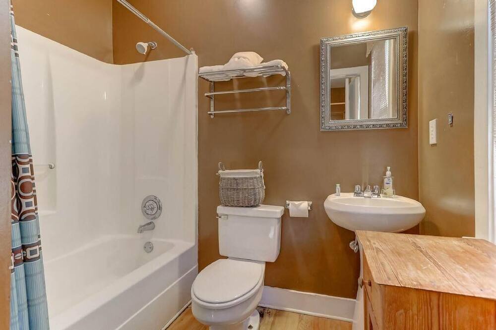 Photo of Bathroom in Sunset Point