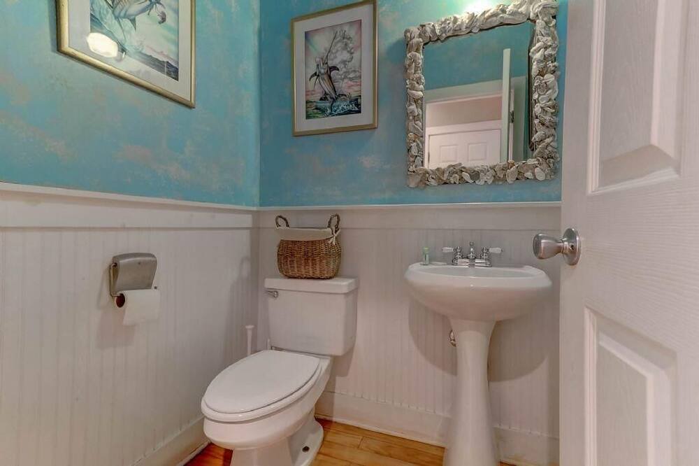 Photo of Bathroom in Sunset Point