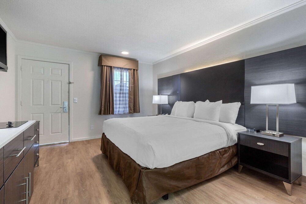 Photo of Bedroom in Red Hill