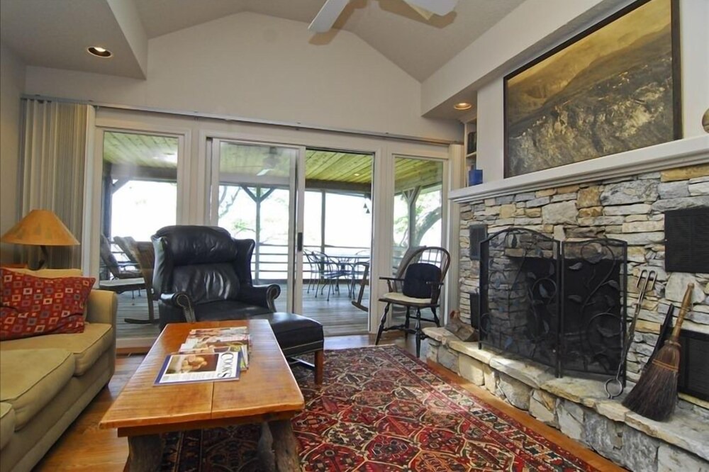 Photo of Livingroom in Cleveland