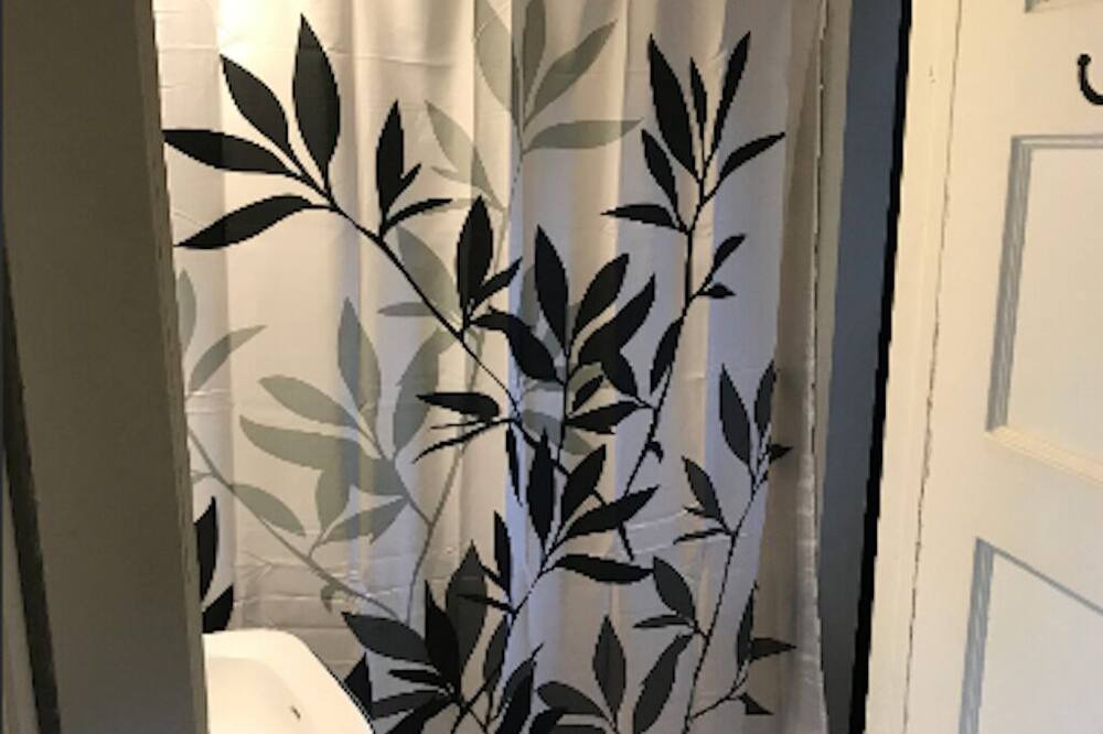 Photo of Bathroom in Shandon