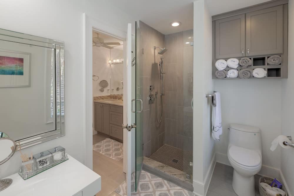 Photo of Bathroom in Vanderhorst Plantation