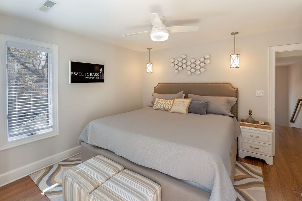 Photo of Bedroom in Vanderhorst Plantation